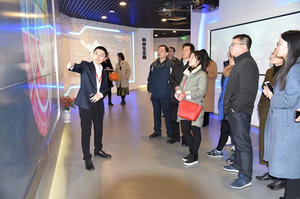 南京市發(fā)改委規(guī)劃處處長(zhǎng)蒯旭光一行蒞臨三寶科技參觀調(diào)研